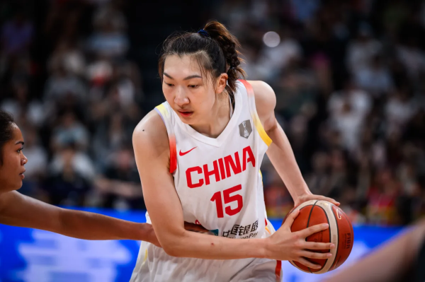 诚信双盈配资 效率值第一！中国女篮2米07巨头3战轰40+22，冲冠还靠她发威？