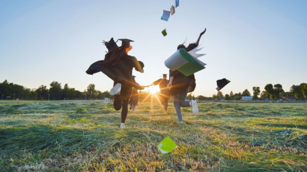 双盈策略 9部门发文，全国版中小学春秋假要来了！多地已有方案